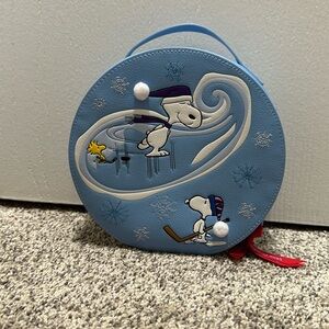 Vera Bradley Peanuts Limited Edition
Whimsy Cosmetic Bag/Case SKI SLOPE SNOOPY